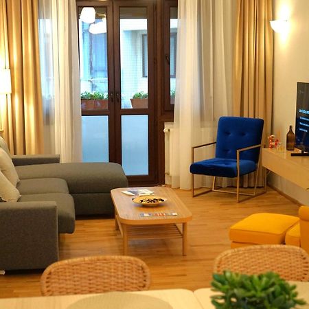Spacious 3Br, 2Bt With 5 Balconies Bukarest Exteriör bild